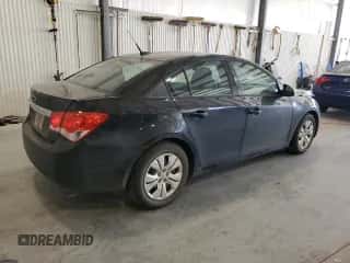 2014 Chevrolet Cruze LS z VIN 1G1PA5SH2E7457864, wystawiony jako Copart lot #85175535 z przebiegiem 140 535 mil mil oraz Szkoda całkowita • Salvage title. Historia ofert i sprzedaży dostępna na DreamBid. Obrazek 3.