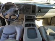 ✅ 2003 Chevrolet Suburban Z71 • VIN: 3GNFK16Z03G179485 • Lot: 70593555. Wystawiony na Copart z przebiegiem 203 634 mil. Bezpłatny archiwum sprzedaży aukcyjnych z USA i szczegółowy raport historii pojazdu na DreamBid. Zdjęcie 8.