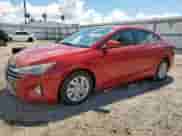 2020 Hyundai Elantra SE z VIN KMHD74LF8LU896853, wystawiony jako Copart lot #81305915 z przebiegiem 42 970 mil mil oraz Szkoda całkowita • Salvage title. Historia ofert i sprzedaży dostępna na DreamBid. Obrazek 1.