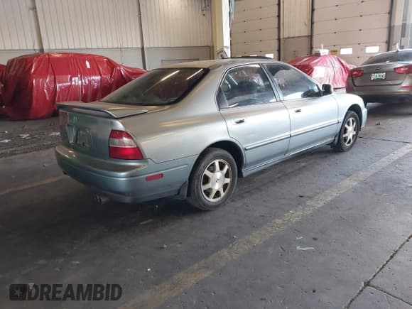 ✅ 1994 Honda Accord EX • VIN: JHMCD565XRC094691 • Lot: 43192087. Wystawiony na IAAI z przebiegiem 238 656 mil. Bezpłatny archiwum sprzedaży aukcyjnych z USA i szczegółowy raport historii pojazdu na DreamBid. Zdjęcie 4.