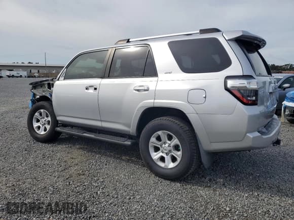 ✅ 2020 Toyota 4Runner SR5 • VIN: JTEZU5JR1L5215329 • Лот: 80481505. Опубликован ранее на Copart с пробегом 137 044 миль. Бесплатный доступ к архиву аукционных продаж из США и подробный отчёт об истории автомобиля на DreamBid. Изображение 2.