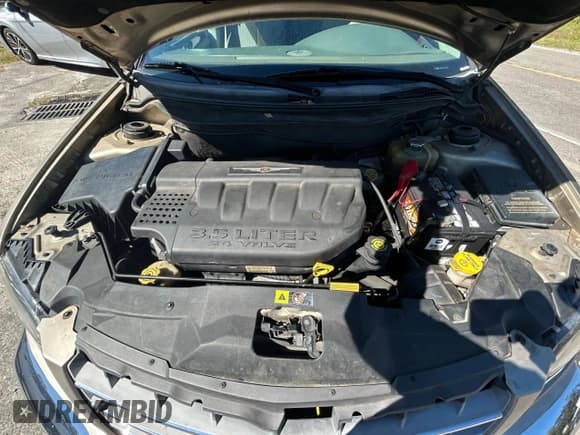 ✅ 2004 Chrysler Pacifica • VIN: 2C8GM68434R345305 • Lot: 91316135. Wystawiony na Copart z przebiegiem 57 926 mil. Bezpłatny archiwum sprzedaży aukcyjnych z USA i szczegółowy raport historii pojazdu na DreamBid. Zdjęcie 7.