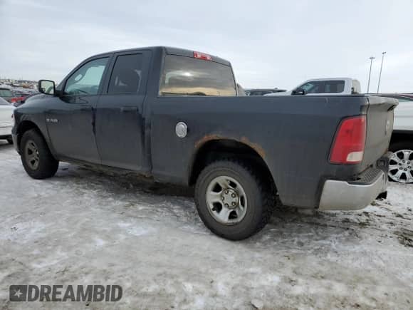 ✅ 2010 Dodge 1500 ST • VIN: 1D7RV1GP9AS105746 • Лот: 67363162. Размещён на Copart с пробегом 287 972 миль миль. Получите бесплатный доступ к архиву аукционных продаж из США и посмотрите подробный отчёт об истории автомобиля на DreamBid. Изображение 2.