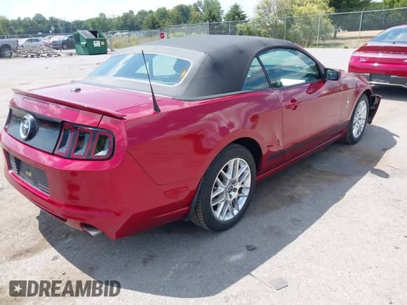 2014 Ford Mustang V6 с VIN 1ZVBP8EM0E5271274, выставлен на аукционе IAAI как лот 42962485 с пробегом 71 422 миль миль и . История ставок и продаж доступна на DreamBid. Изображение 4.