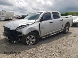 2014 Ram 1500 Tradesman z VIN 1C6RR6KG7ES233922, wystawiony jako Copart lot #59740905 z przebiegiem 114 777 mil mil oraz Szkoda całkowita • Salvage title. Historia ofert i sprzedaży dostępna na DreamBid. Obrazek 1.