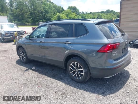 ✅ 2021 Volkswagen Tiguan S • VIN: 3VV1B7AX5MM148491 • Lot: 42561437. Listed on IAAI with 54,084 mi. Free auction sales archive from the USA and detailed vehicle history report at DreamBid. Image 3.