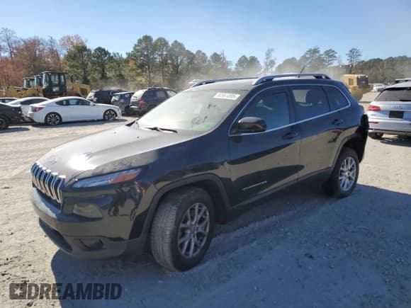 ✅ 2015 Jeep Cherokee Latitude • VIN: 1C4PJMCS4FW583520 • Lot: 92861095. Wystawiony na Copart z przebiegiem 185 664 mil. Bezpłatny archiwum sprzedaży aukcyjnych z USA i szczegółowy raport historii pojazdu na DreamBid. Zdjęcie 1.
