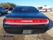 ✅ 2012 Dodge Challenger SXT • VIN: 2C3CDYAG1CH176670 • Lot: 41237080. Wystawiony na IAAI z przebiegiem 142 924 mil. Bezpłatny archiwum sprzedaży aukcyjnych z USA i szczegółowy raport historii pojazdu na DreamBid. Zdjęcie 17.