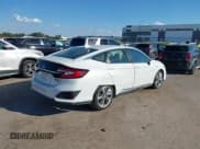 ✅ 2018 Honda Clarity Touring • VIN: JHMZC5F35JC012429 • Lot: 43386636. Wystawiony na IAAI z przebiegiem 77 998 mil. Bezpłatny archiwum sprzedaży aukcyjnych z USA i szczegółowy raport historii pojazdu na DreamBid. Zdjęcie 4.