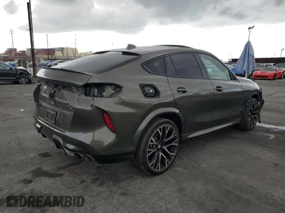 ✅ 2022 BMW X6 M • VIN: 5YMCY0C0XN9L79200 • Lot: 81968175. Wystawiony na Copart z przebiegiem 20 059 mil. Bezpłatny archiwum sprzedaży aukcyjnych z USA i szczegółowy raport historii pojazdu na DreamBid. Zdjęcie 3.