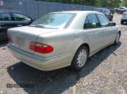 ✅ 2000 Mercedes-Benz E 320 • VIN: WDBJF65J0YB115591 • Лот: 42859932. Опубликован ранее на IAAI с пробегом 132 671 миль. Бесплатный доступ к архиву аукционных продаж из США и подробный отчёт об истории автомобиля на DreamBid. Изображение 4.