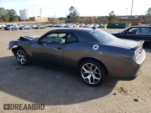 ✅ 2015 Dodge Challenger SXT Plus • VIN: 2C3CDZBG8FH775378 • Lot: 41369303. Wystawiony na Copart z przebiegiem 140 148 mil. Bezpłatny archiwum sprzedaży aukcyjnych z USA i szczegółowy raport historii pojazdu na DreamBid. Zdjęcie 2.
