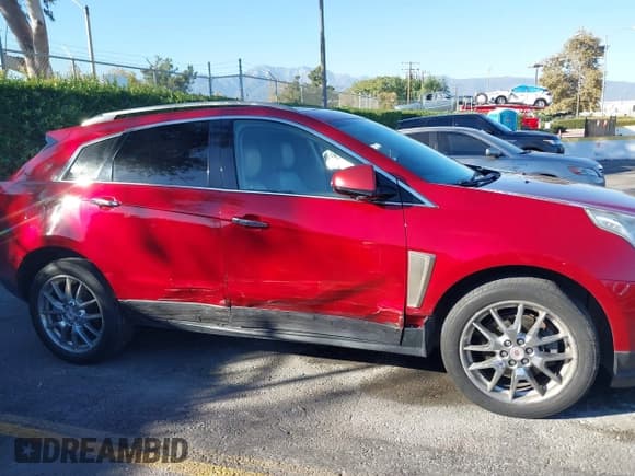 ✅ 2014 Cadillac SRX Premium Collection • VIN: 3GYFNDE30ES665822 • Lot: 43563385. Wystawiony na IAAI z przebiegiem 93 698 mil. Bezpłatny archiwum sprzedaży aukcyjnych z USA i szczegółowy raport historii pojazdu na DreamBid. Zdjęcie 6.