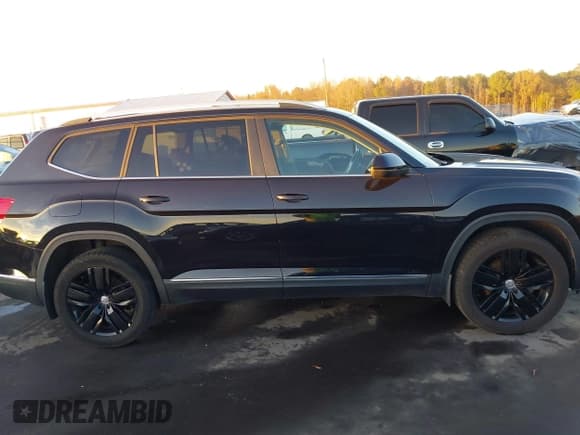 ✅ 2019 Volkswagen Atlas SEL • VIN: 1V2MR2CA9KC540017 • Lot: 43704377. Wystawiony na IAAI z przebiegiem 88 068 mil. Bezpłatny archiwum sprzedaży aukcyjnych z USA i szczegółowy raport historii pojazdu na DreamBid. Zdjęcie 14.