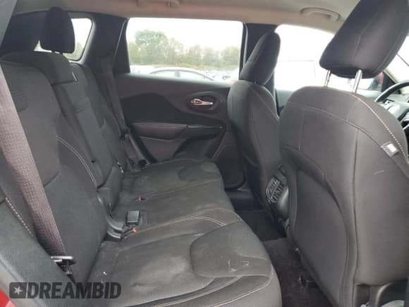 ✅ 2016 Jeep Cherokee Latitude • VIN: 1C4PJLCS4GW195392 • Лот: 81740255. Опубликован ранее на Copart с пробегом 88 455 миль. Бесплатный доступ к архиву аукционных продаж из США и подробный отчёт об истории автомобиля на DreamBid. Изображение 11.