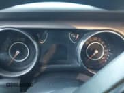 ✅ 2020 Jeep Gladiator Sport S • VIN: 1C6HJTAG3LL201785 • Lot: 43717475. Wystawiony na IAAI z przebiegiem Nie podano. Bezpłatny archiwum sprzedaży aukcyjnych z USA i szczegółowy raport historii pojazdu na DreamBid. Zdjęcie 7.