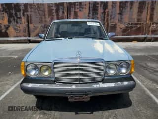 ✅ 1981 Mercedes-Benz 240 • VIN: WDBAB23A7BB255054 • Lot: 51253705. Listed on Copart with 166,673 mi. Free auction sales archive from the USA and detailed vehicle history report at DreamBid. Image 5.