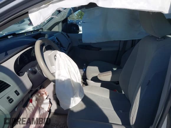 ✅ 2014 Toyota Sienna L • VIN: 5TDZK3DC5ES506922 • Lot: 43387654. Listed on IAAI with 118,733 mi. Free auction sales archive from the USA and detailed vehicle history report at DreamBid. Image 5.