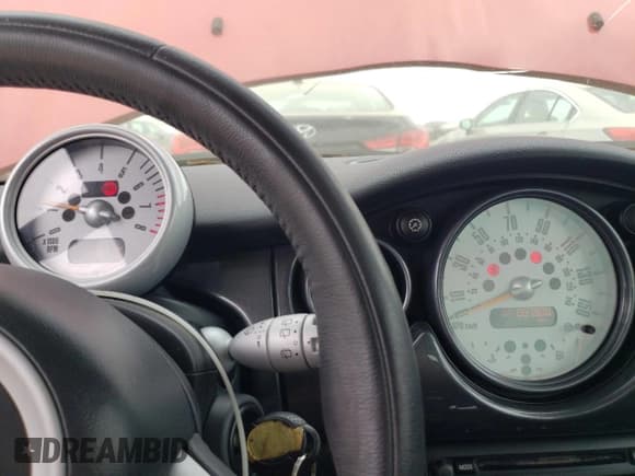 ✅ 2005 MINI Hardtop • VIN: WMWRC33475TC59069 • Лот: 51551605. Опубликован ранее на Copart с пробегом 87 900 миль. Бесплатный доступ к архиву аукционных продаж из США и подробный отчёт об истории автомобиля на DreamBid. Изображение 9.