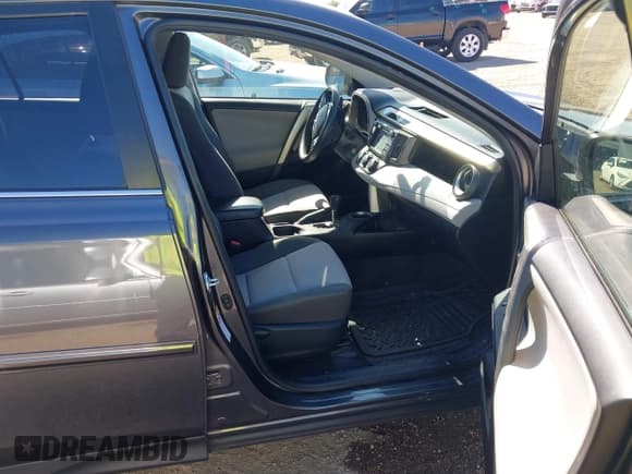 ✅ 2015 Toyota RAV4 LE • VIN: JTMZFREV9FJ056665 • Лот: 43646366. Опубликован ранее на IAAI с пробегом 135 191 миль. Бесплатный доступ к архиву аукционных продаж из США и подробный отчёт об истории автомобиля на DreamBid. Изображение 5.