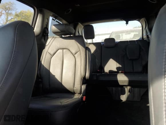 ✅ 2020 Chrysler Pacifica Touring L • VIN: 2C4RC1BG7LR149367 • Lot: 82530235. Listed on Copart with 83,688 mi. Free auction sales archive from the USA and detailed vehicle history report at DreamBid. Image 10.