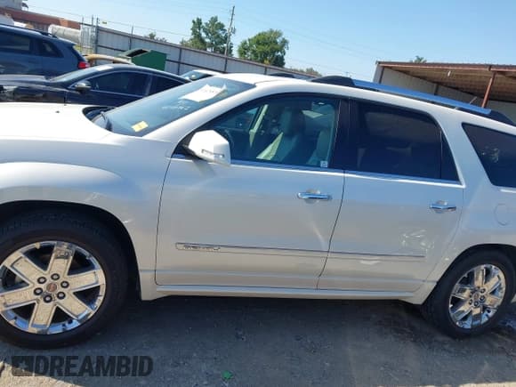 ✅ 2013 GMC Acadia Denali • VIN: 1GKKRTKD4DJ209391 • Lot: 43129576. Listed on IAAI with 129,017 mi. Free auction sales archive from the USA and detailed vehicle history report at DreamBid. Image 15.