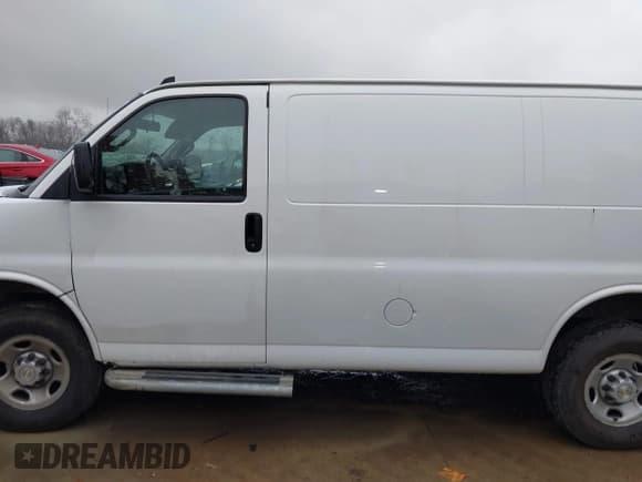 ✅ 2023 Chevrolet Express Cargo • VIN: 1GCWGAFP5P1230752 • Lot: 43732338. Wystawiony na IAAI z przebiegiem 42 696 mil. Bezpłatny archiwum sprzedaży aukcyjnych z USA i szczegółowy raport historii pojazdu na DreamBid. Zdjęcie 15.
