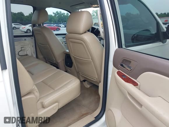 ✅ 2012 Chevrolet Silverado 1500 LTZ • VIN: 3GCPCTE09CG266732 • Lot: 42296450. Wystawiony na IAAI z przebiegiem 179 492 mil. Bezpłatny archiwum sprzedaży aukcyjnych z USA i szczegółowy raport historii pojazdu na DreamBid. Zdjęcie 8.