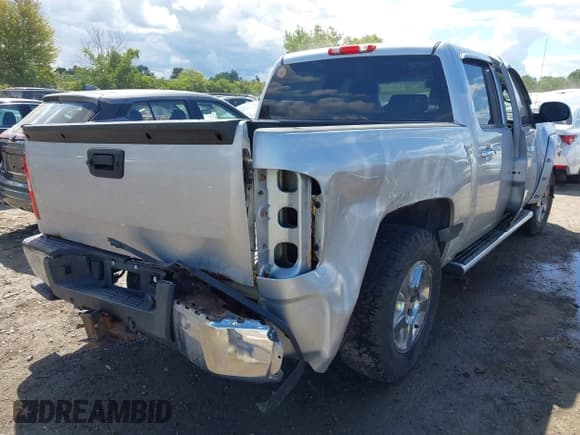 ✅ 2013 Chevrolet Silverado 1500 LTZ • VIN: 3GCPKTE70DG352111 • Lot: 43073411. Wystawiony na IAAI z przebiegiem 181 356 mil. Bezpłatny archiwum sprzedaży aukcyjnych z USA i szczegółowy raport historii pojazdu na DreamBid. Zdjęcie 17.