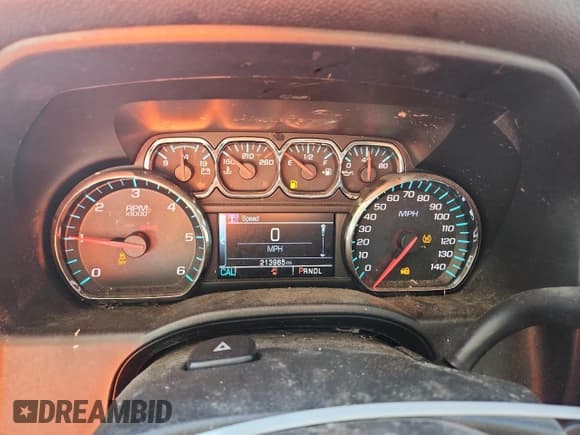 ✅ 2018 Chevrolet Silverado 1500 LT • VIN: 1GCVKREH0JZ242318 • Lot: 82634045. Wystawiony na Copart z przebiegiem 213 965 mil. Bezpłatny archiwum sprzedaży aukcyjnych z USA i szczegółowy raport historii pojazdu na DreamBid. Zdjęcie 9.