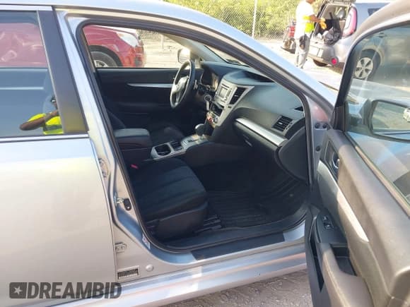 ✅ 2014 Subaru Legacy Premium • VIN: 4S3BMBC60E3028718 • Лот: 42576788. Опубликован ранее на IAAI с пробегом 101 489 миль. Бесплатный доступ к архиву аукционных продаж из США и подробный отчёт об истории автомобиля на DreamBid. Изображение 5.