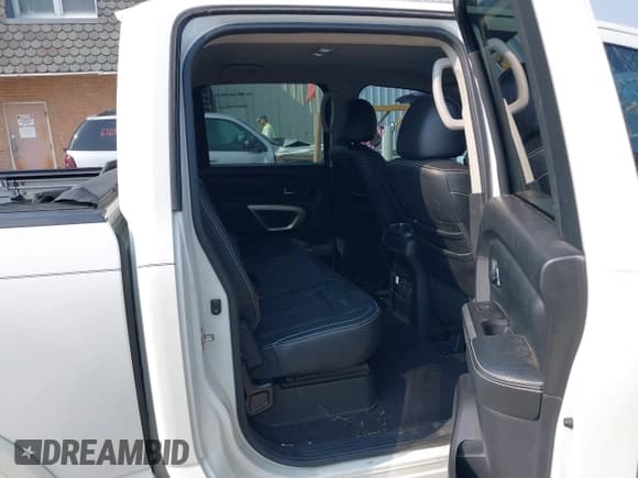 ✅ 2017 Nissan Titan SV • VIN: 1N6AA1E59HN541474 • Lot: 42884307. Listed on IAAI with 100,422 mi. Free auction sales archive from the USA and detailed vehicle history report at DreamBid. Image 8.