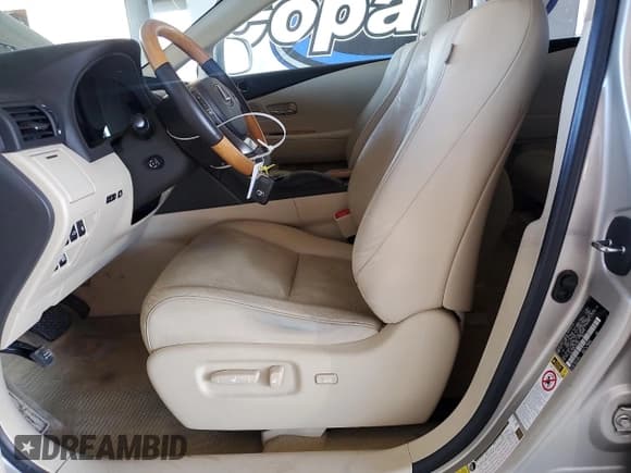 ✅ 2014 Lexus RX 450h • VIN: JTJBC1BA4E2069441 • Lot: 68037585. Wystawiony na Copart z przebiegiem 119 640 mil. Bezpłatny archiwum sprzedaży aukcyjnych z USA i szczegółowy raport historii pojazdu na DreamBid. Zdjęcie 7.