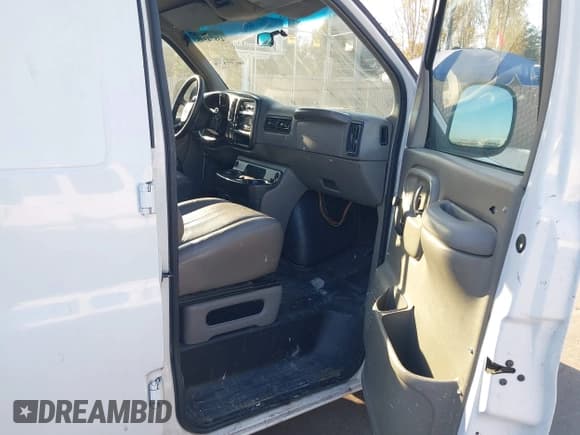 ✅ 2000 Chevrolet Express • VIN: 1GCFG15M9Y1118237 • Лот: 43874595. Опубликован ранее на IAAI с пробегом 205 060 миль. Бесплатный доступ к архиву аукционных продаж из США и подробный отчёт об истории автомобиля на DreamBid. Изображение 5.