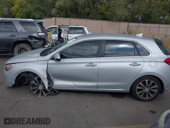 ✅ 2018 Hyundai Elantra • VIN: KMHH35LE8JU030089 • Lot: 43422888. Listed on IAAI with 124,327 mi. Free auction sales archive from the USA and detailed vehicle history report at DreamBid. Image 14.