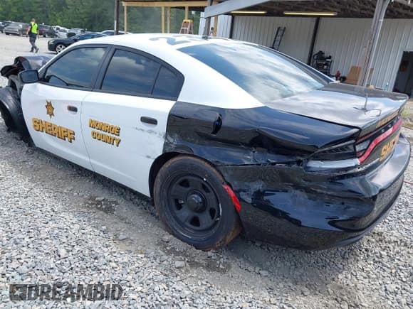 ✅ 2023 Dodge Charger Police • VIN: 2C3CDXAT0PH532510 • Lot: 43103321. Wystawiony na IAAI z przebiegiem 1 769 mil. Bezpłatny archiwum sprzedaży aukcyjnych z USA i szczegółowy raport historii pojazdu na DreamBid. Zdjęcie 3.