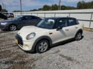 ✅ 2017 MINI Hardtop 4 Door Cooper • VIN: WMWXU1C38H2F78295 • Лот: 87461535. Опубликован ранее на Copart с пробегом 85 167 миль. Бесплатный доступ к архиву аукционных продаж из США и подробный отчёт об истории автомобиля на DreamBid. Изображение 1.