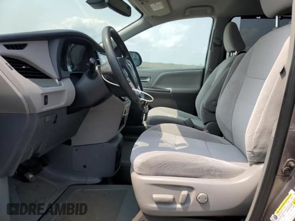 ✅ 2020 Toyota Sienna LE Auto Access Seat • VIN: 5TDKZ3DC4LS083406 • Lot: 59367425. Listed on Copart with 28,420 mi. Free auction sales archive from the USA and detailed vehicle history report at DreamBid. Image 7.