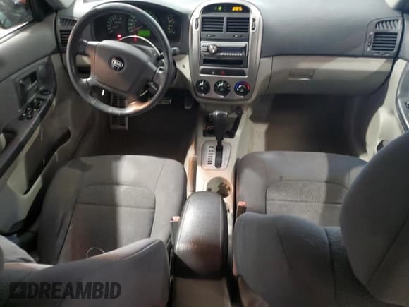 ✅ 2006 Kia Spectra • VIN: KNAFE161065339707 • Lot: 70429615. Wystawiony na Copart z przebiegiem 170 222 mil. Bezpłatny archiwum sprzedaży aukcyjnych z USA i szczegółowy raport historii pojazdu na DreamBid. Zdjęcie 8.