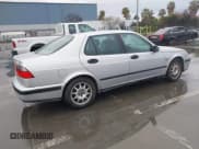 ✅ 2001 Saab 9-5 • VIN: YS3ED48E313047145 • Lot: 41725537. Wystawiony na IAAI z przebiegiem 137 708 mil. Bezpłatny archiwum sprzedaży aukcyjnych z USA i szczegółowy raport historii pojazdu na DreamBid. Zdjęcie 4.