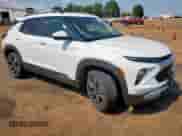 ✅ 2025 Chevrolet TrailBlazer LT • VIN: KL79MPSL1SB007653 • Лот: 80926695. Размещён на Copart с пробегом 13 906 миль миль. Получите бесплатный доступ к архиву аукционных продаж из США и посмотрите подробный отчёт об истории автомобиля на DreamBid. Изображение 4.