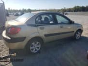 ✅ 2009 Kia Rio • VIN: KNADE223396573956 • Lot: 71442095. Wystawiony na Copart z przebiegiem 233 618 mil. Bezpłatny archiwum sprzedaży aukcyjnych z USA i szczegółowy raport historii pojazdu na DreamBid. Zdjęcie 3.