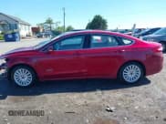 ✅ 2016 Ford Fusion SE Luxury • VIN: 3FA6P0PU1GR403466 • Lot: 42179593. Wystawiony na IAAI z przebiegiem 127 296 mil. Bezpłatny archiwum sprzedaży aukcyjnych z USA i szczegółowy raport historii pojazdu na DreamBid. Zdjęcie 13.