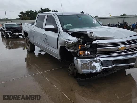 ✅ 2015 Chevrolet Silverado 2500HD LT • VIN: 1GC1CVEG8FF561227 • Lot: 64398545. Wystawiony na Copart z przebiegiem Nie podano. Bezpłatny archiwum sprzedaży aukcyjnych z USA i szczegółowy raport historii pojazdu na DreamBid. Zdjęcie 13.