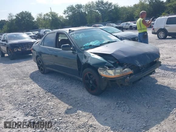 ✅ 2000 Honda Accord SE • VIN: 1HGCG5676YA067171 • Lot: 42800745. Listed on IAAI with 167,169 mi. Free auction sales archive from the USA and detailed vehicle history report at DreamBid. Image 1.