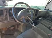 ✅ 2005 Chevrolet Silverado 2500HD LS • VIN: 1GCHK23275F851139 • Lot: 86620585. Wystawiony na Copart z przebiegiem Nie podano. Bezpłatny archiwum sprzedaży aukcyjnych z USA i szczegółowy raport historii pojazdu na DreamBid. Zdjęcie 8.