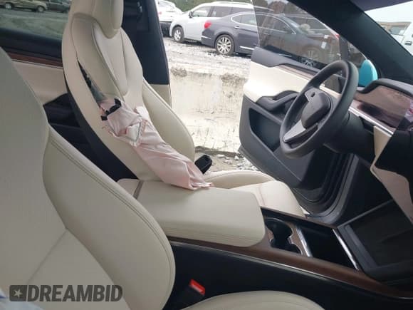 ✅ 2024 Tesla Model X • VIN: 7SAXCDE5XRF449317 • Лот: 42352640. Опубликован ранее на IAAI с пробегом Не указан. Бесплатный доступ к архиву аукционных продаж из США и подробный отчёт об истории автомобиля на DreamBid. Изображение 5.