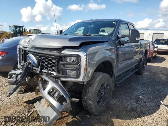 ✅ 2024 Ford F-250 • VIN: 1FT8X2BN5RED77555 • Лот: 83843285. Опубликован ранее на Copart с пробегом 33 449 миль. Бесплатный доступ к архиву аукционных продаж из США и подробный отчёт об истории автомобиля на DreamBid. Изображение 1.