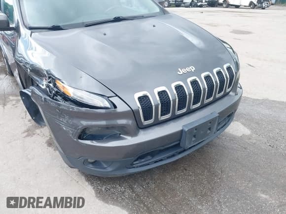 ✅ 2017 Jeep Cherokee Latitude • VIN: 1C4PJMCS9HW649143 • Lot: 42646609. Wystawiony na IAAI z przebiegiem 92 503 mil. Bezpłatny archiwum sprzedaży aukcyjnych z USA i szczegółowy raport historii pojazdu na DreamBid. Zdjęcie 6.
