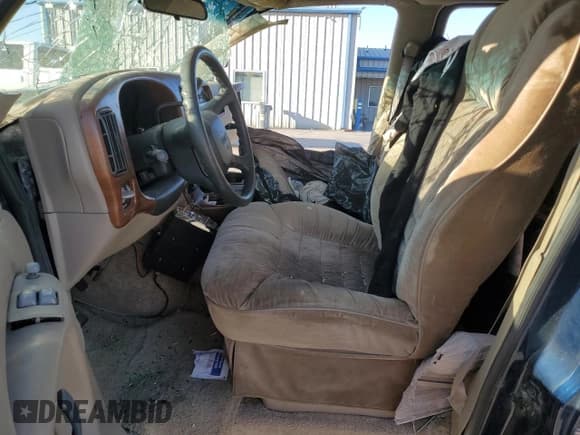 ✅ 2000 GMC Savana Cargo RV Conversion • VIN: 1GDFG15M4Y1140397 • Lot: 76347184. Wystawiony na Copart z przebiegiem Nie podano. Bezpłatny archiwum sprzedaży aukcyjnych z USA i szczegółowy raport historii pojazdu na DreamBid. Zdjęcie 7.